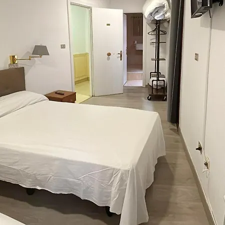 Triple Familiar Lauaxeta Hotel 2*