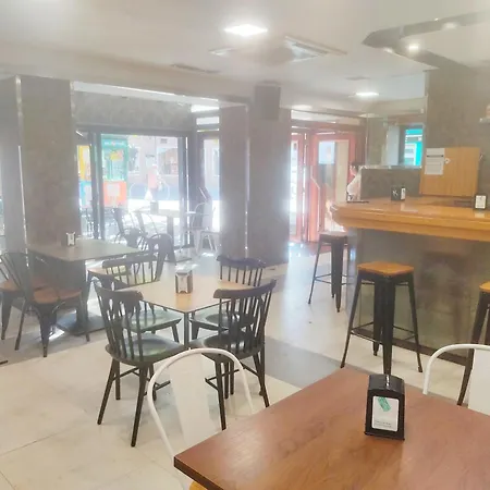 Triple Familiar Lauaxeta מלון